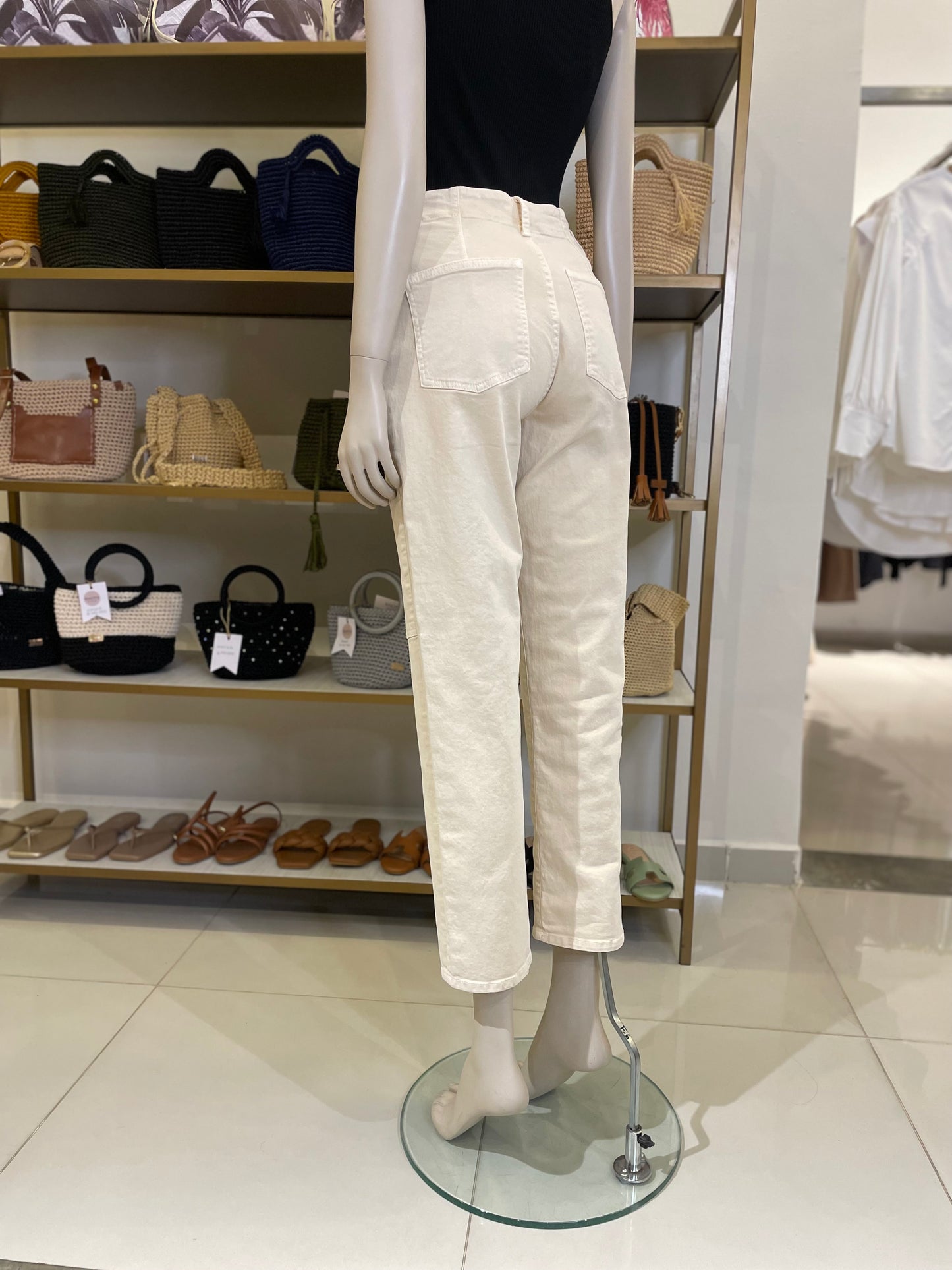 Jean Straight Mid Rise Crema 347