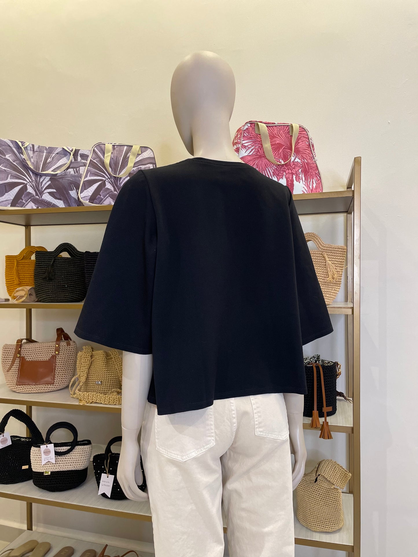 Blusa Pomadora Media Campana Negro