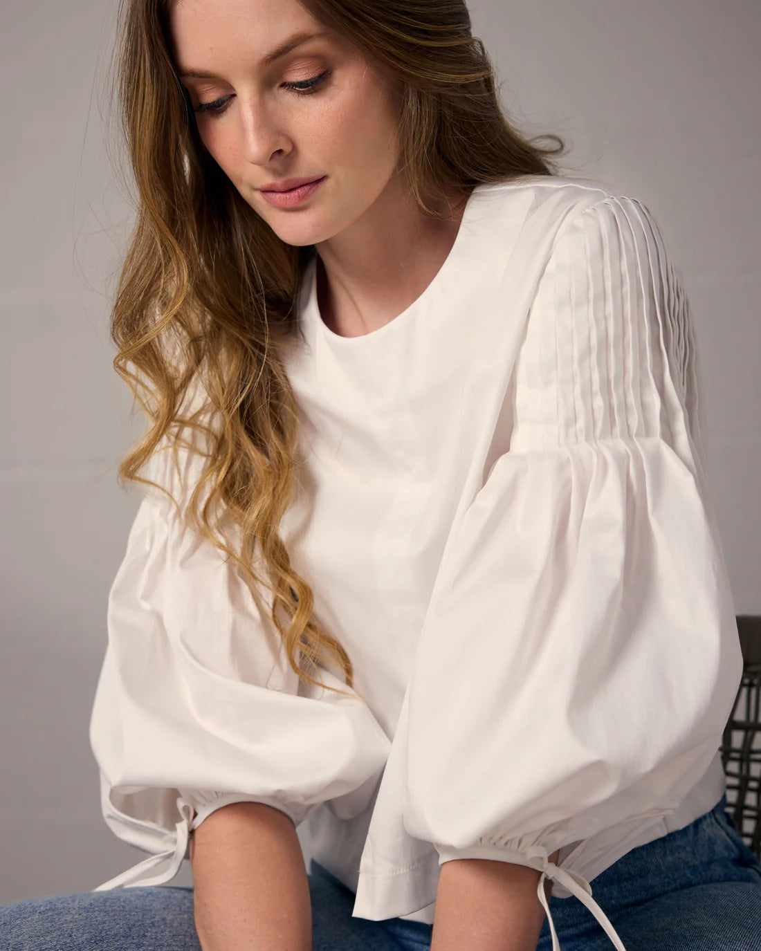 Blusa Alforzas Con Abertura Blanca