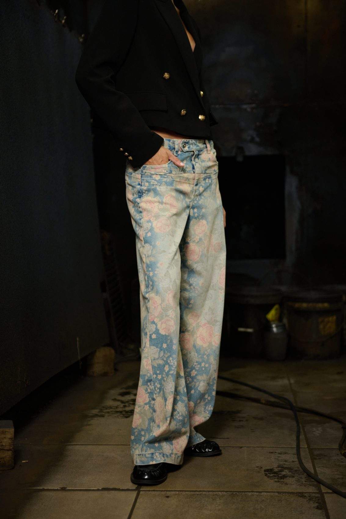 Jean Straight Tiro Medio Azul Medio Flowers Print